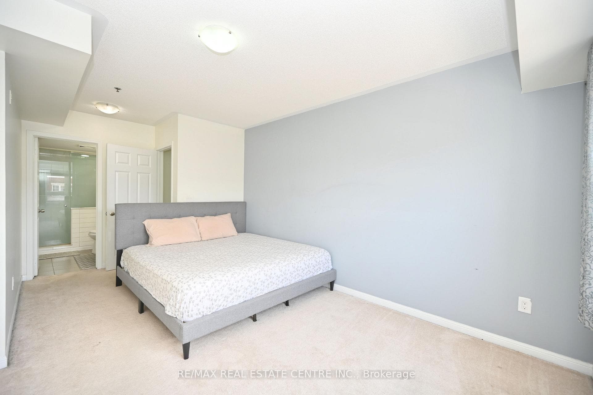 70 Baycliffe Crescent Unit 301 photo 9