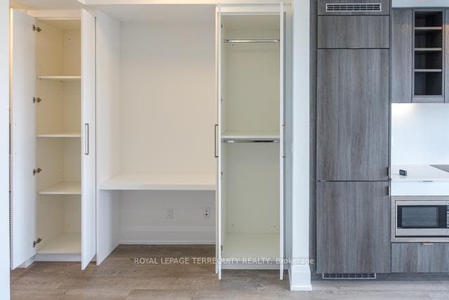 101 Erskine Avenue Unit 1006 photo 2