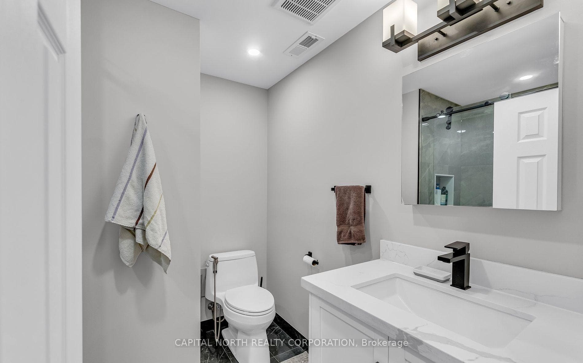 66 Waterbury Street photo 8