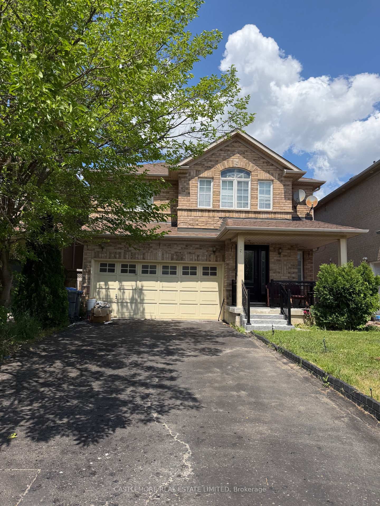 127 Brisdale Drive photo 1