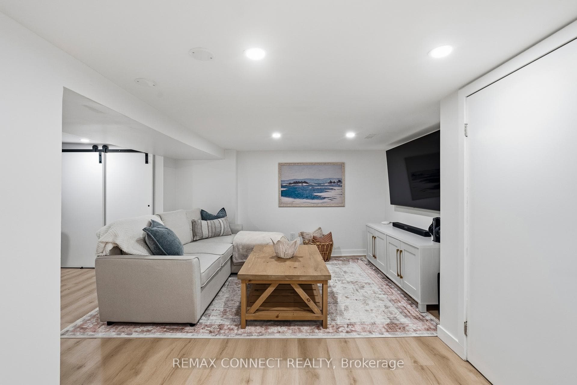 60 Woodbury Road photo 26