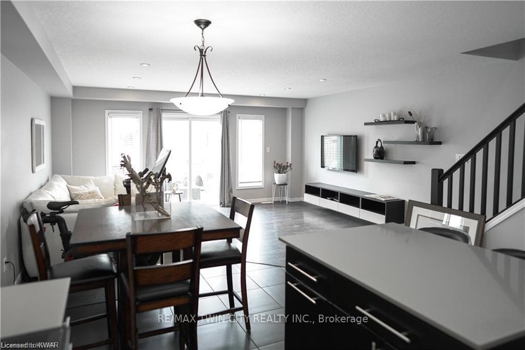 76 Meadowridge Street photo 9