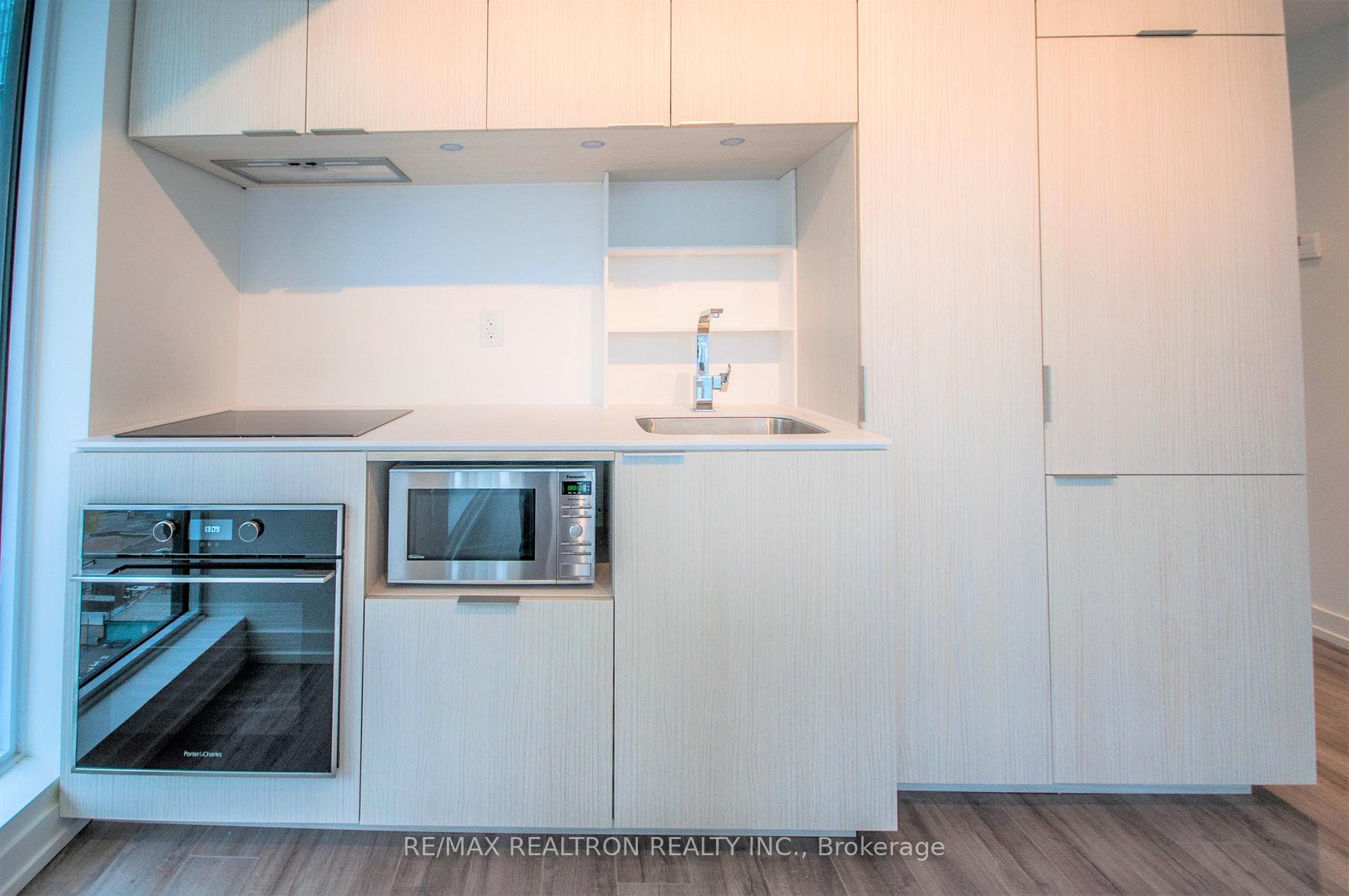 77 Shuter Street Unit 1602 photo 7