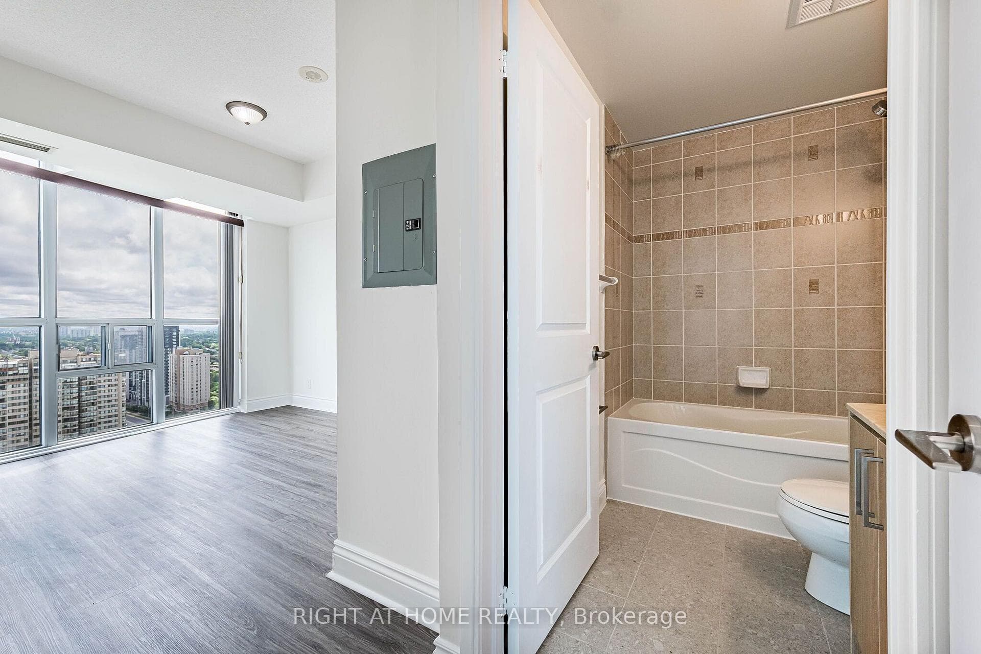 80 Absolute Avenue Unit 2302 photo 26