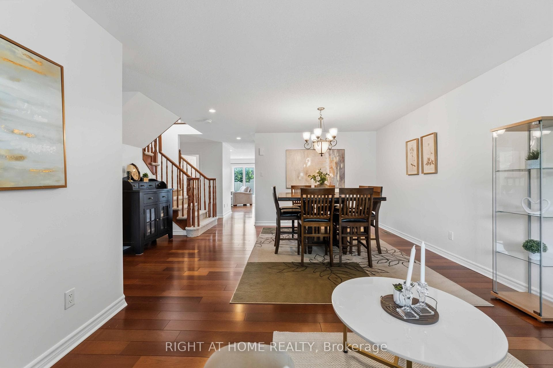 Living/dining combination