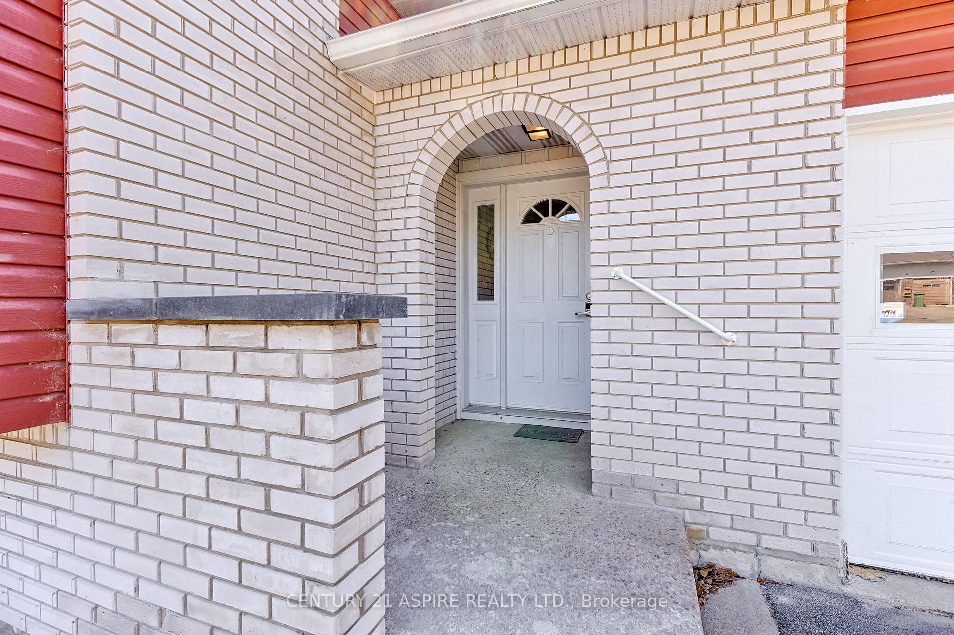 15 Roy Street photo 6