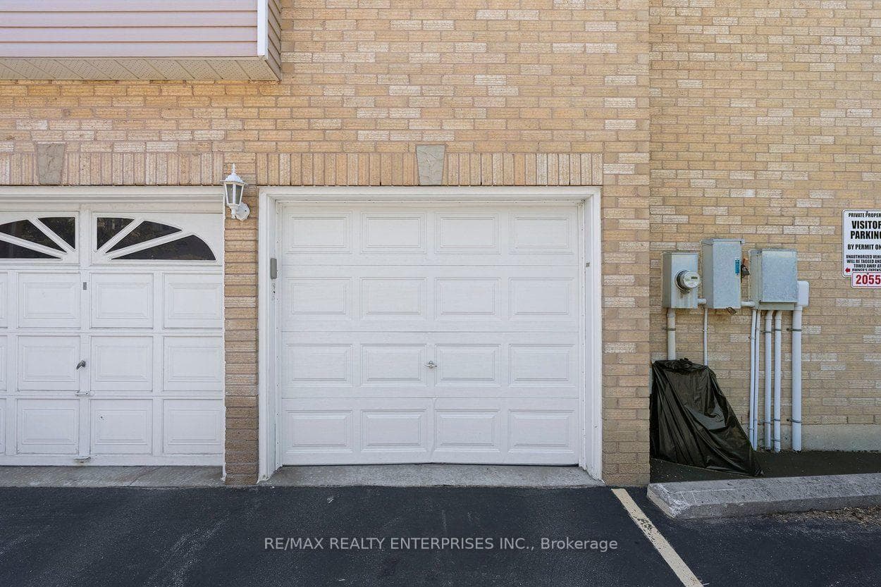 2055 Walkers Line Unit 117 photo 43