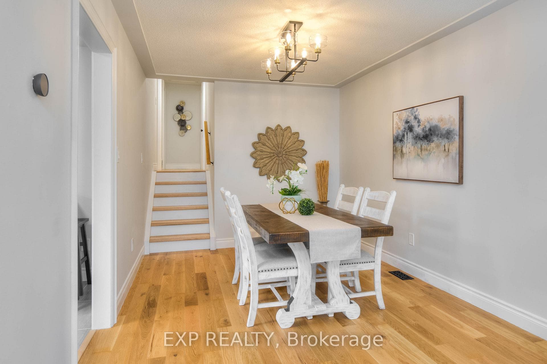 995 Langs Circle photo 5
