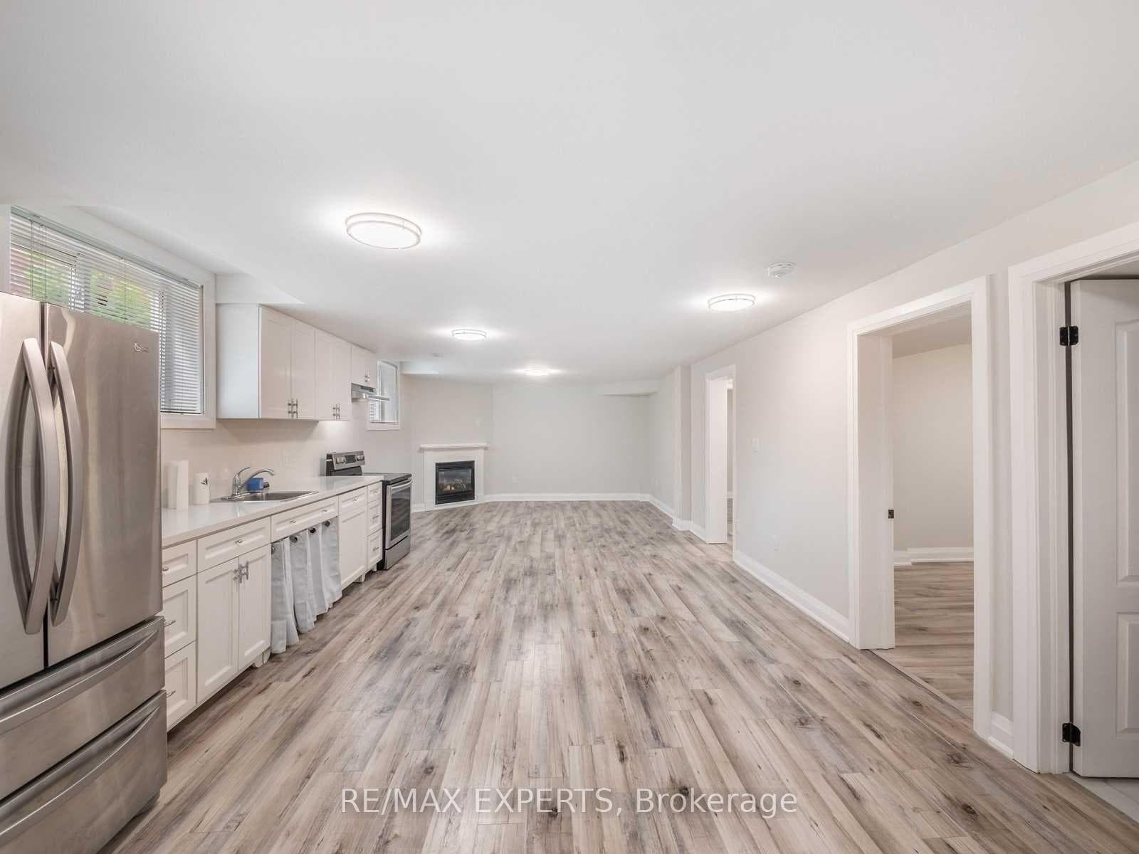 8 Versailles Crescent Unit BSMT photo 5