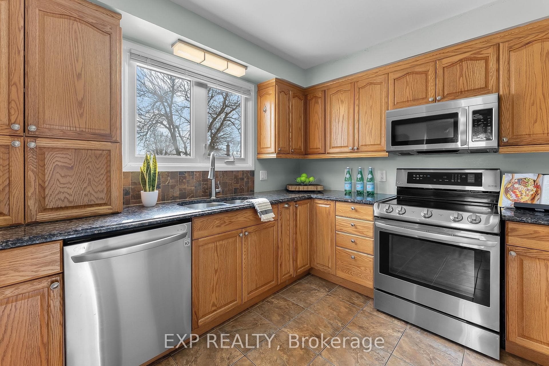 147 Loyalist Drive photo 13