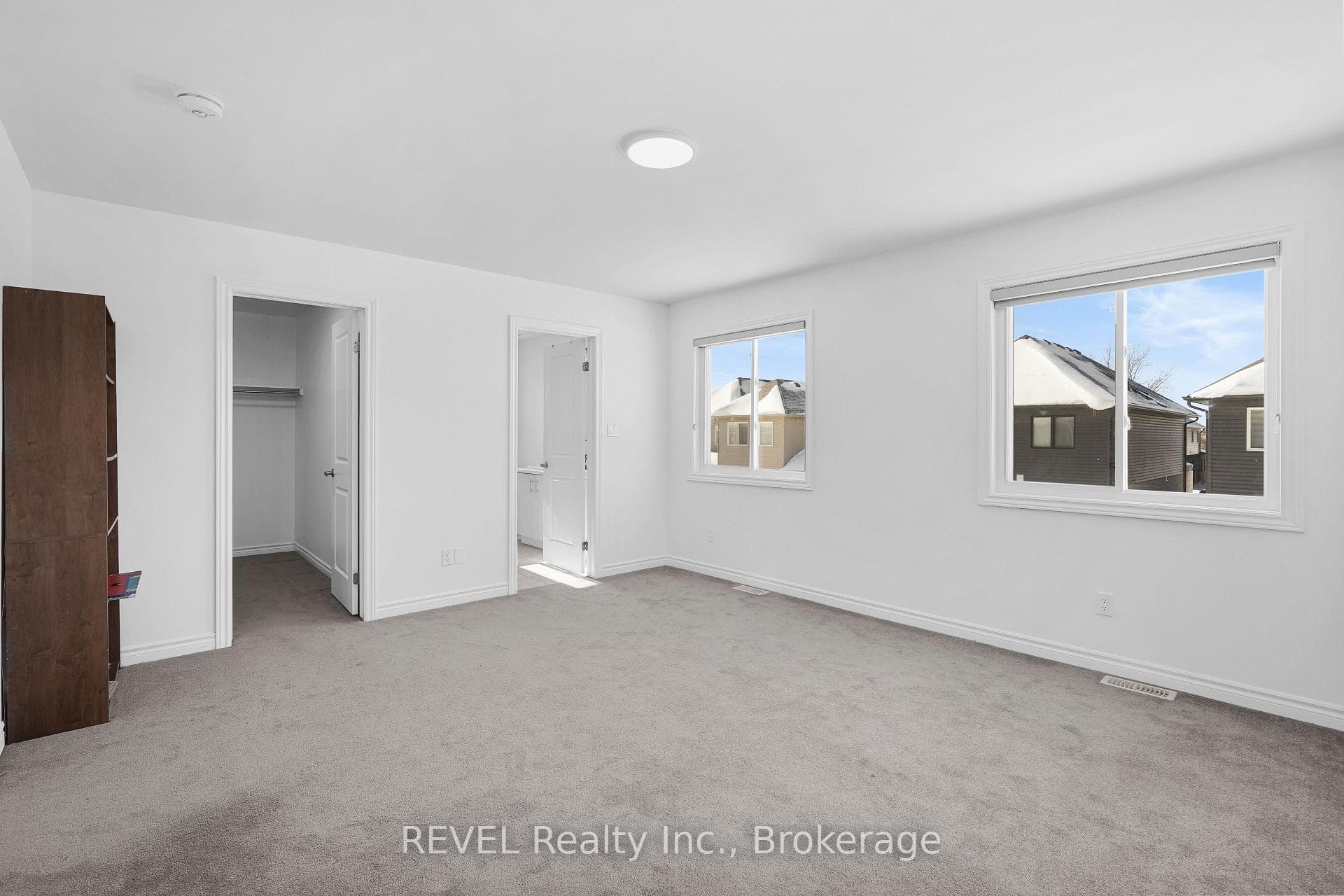32 HILDRED Street photo 18