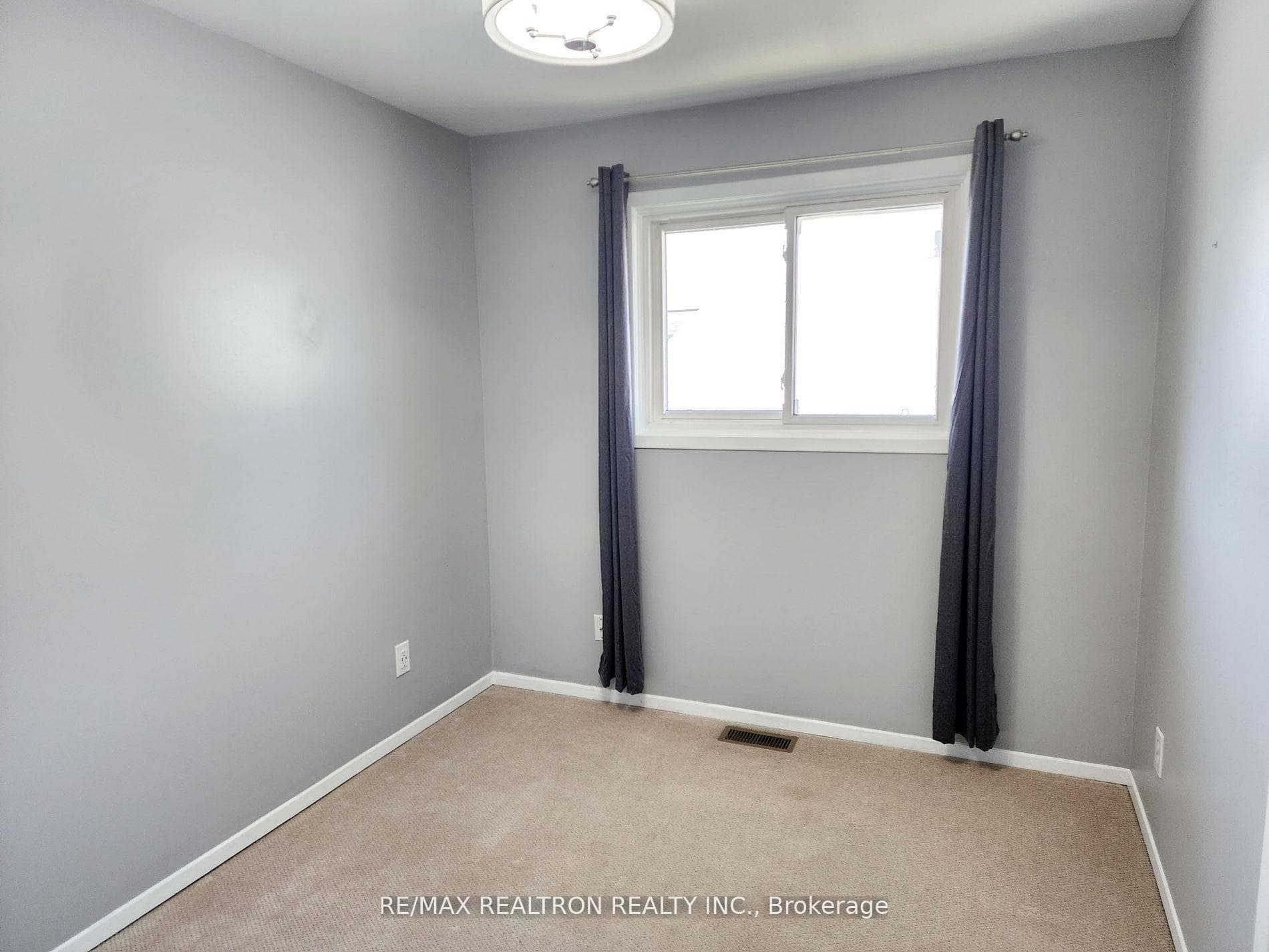 421 Oshawa Boulevard Unit Main photo 8