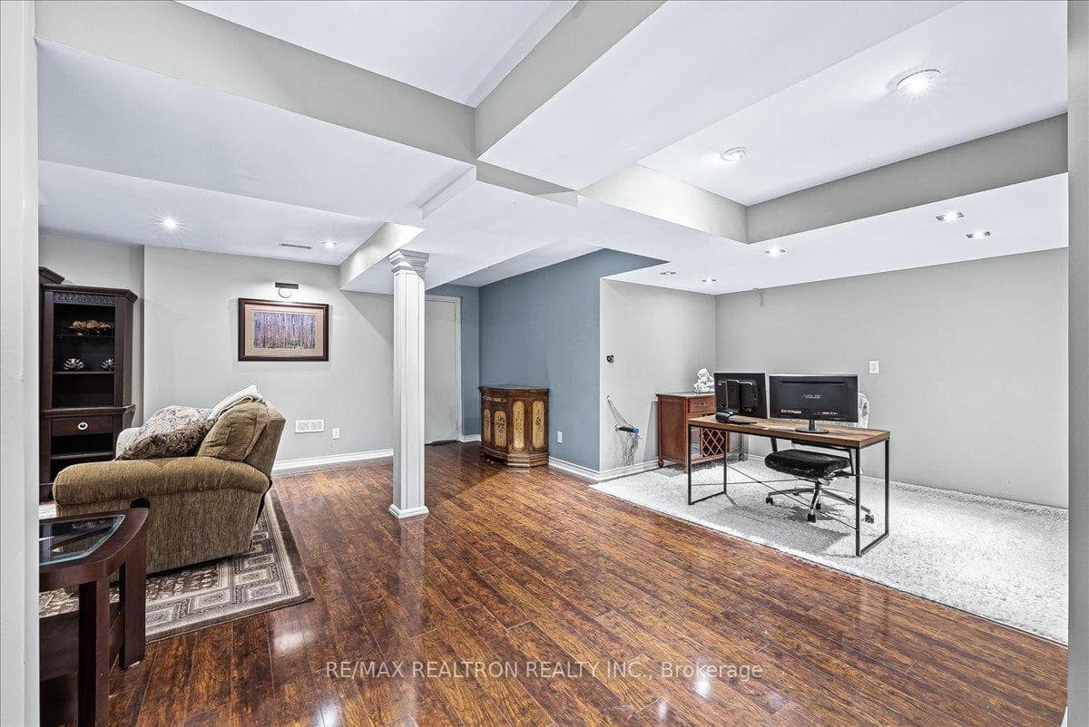 94 Raintree Crescent photo 32