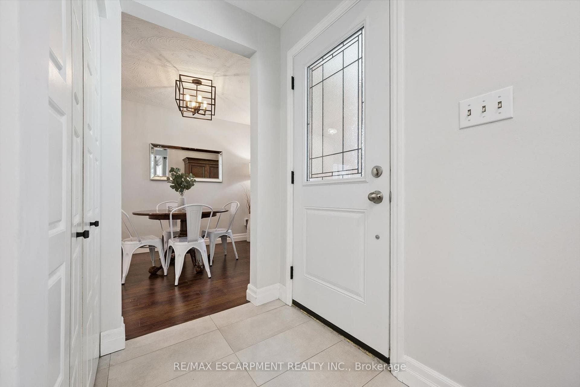 1298 Rosemary Crescent photo 4