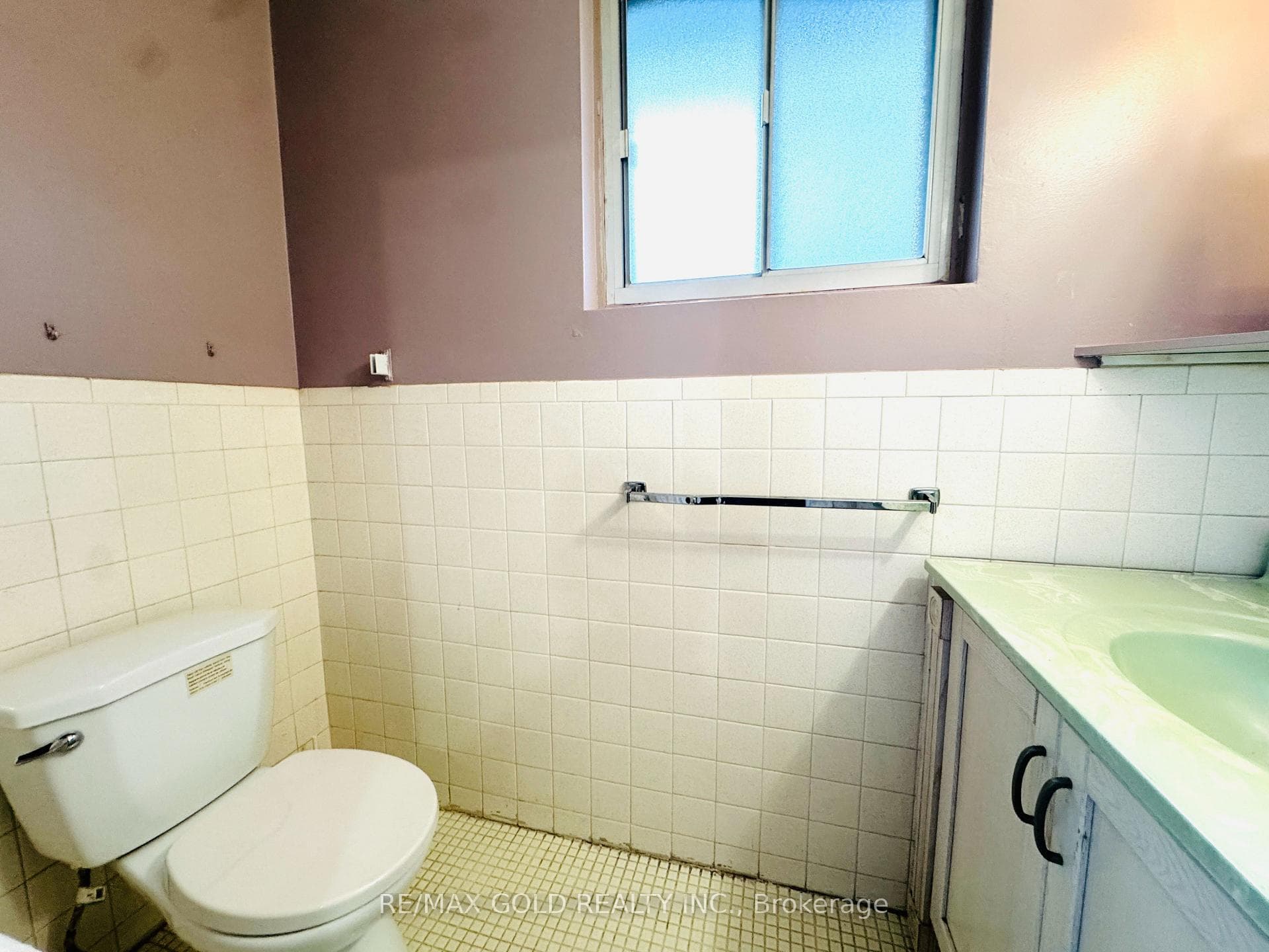 1194 Albion Road photo 26