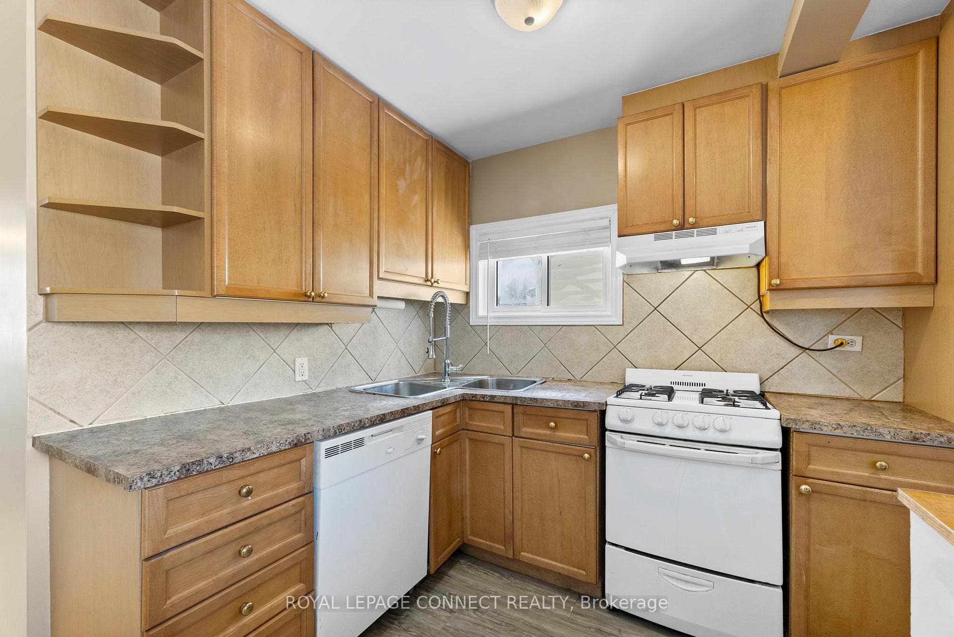 8 Birch Crescent photo 12