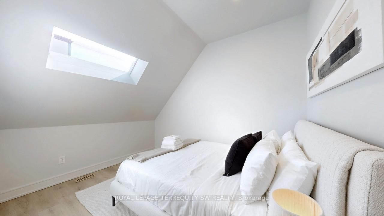 144 Dovercourt Road Unit Coach House photo 23