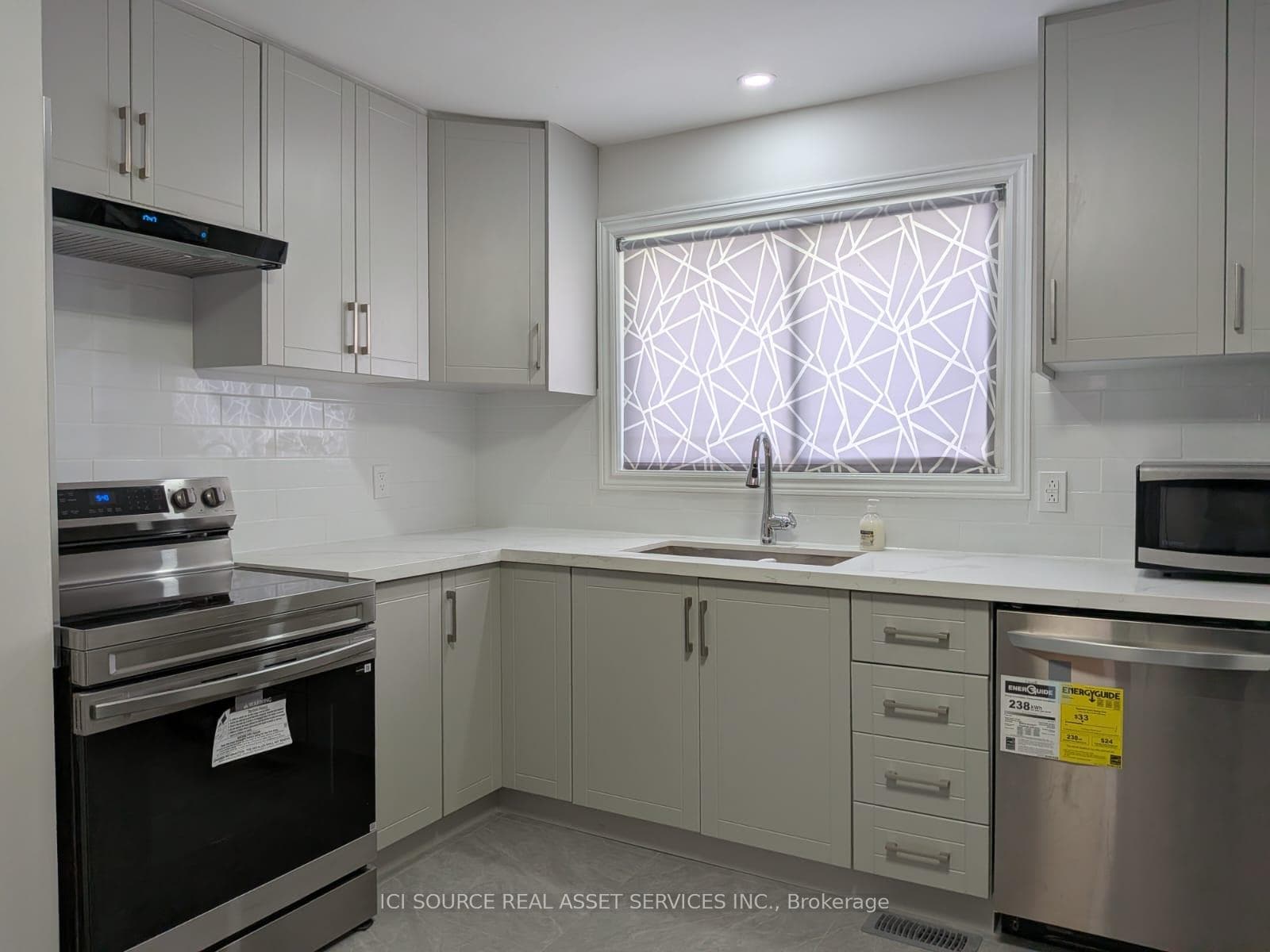 21 Parkdale Drive Unit A - Upper photo 2
