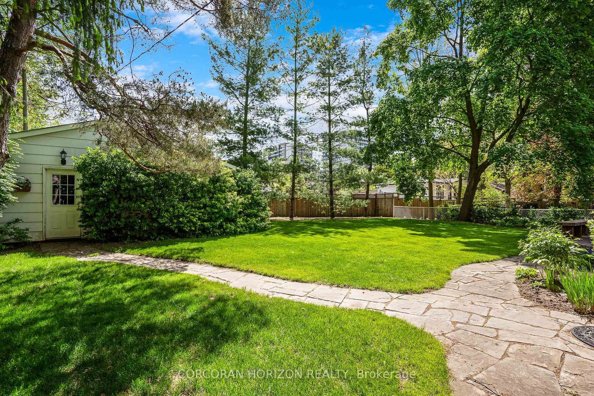 11 Lansdowne Road photo 32