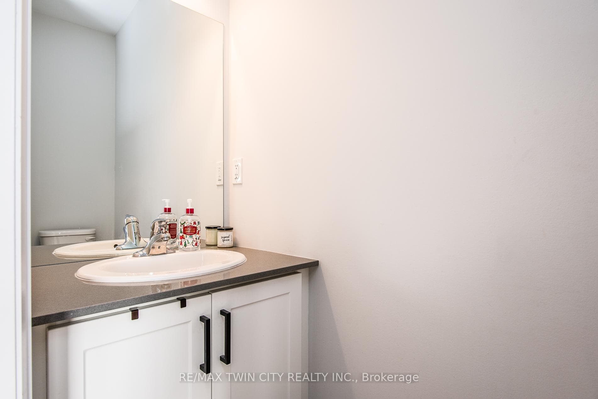 872 Sobeski Avenue photo 25