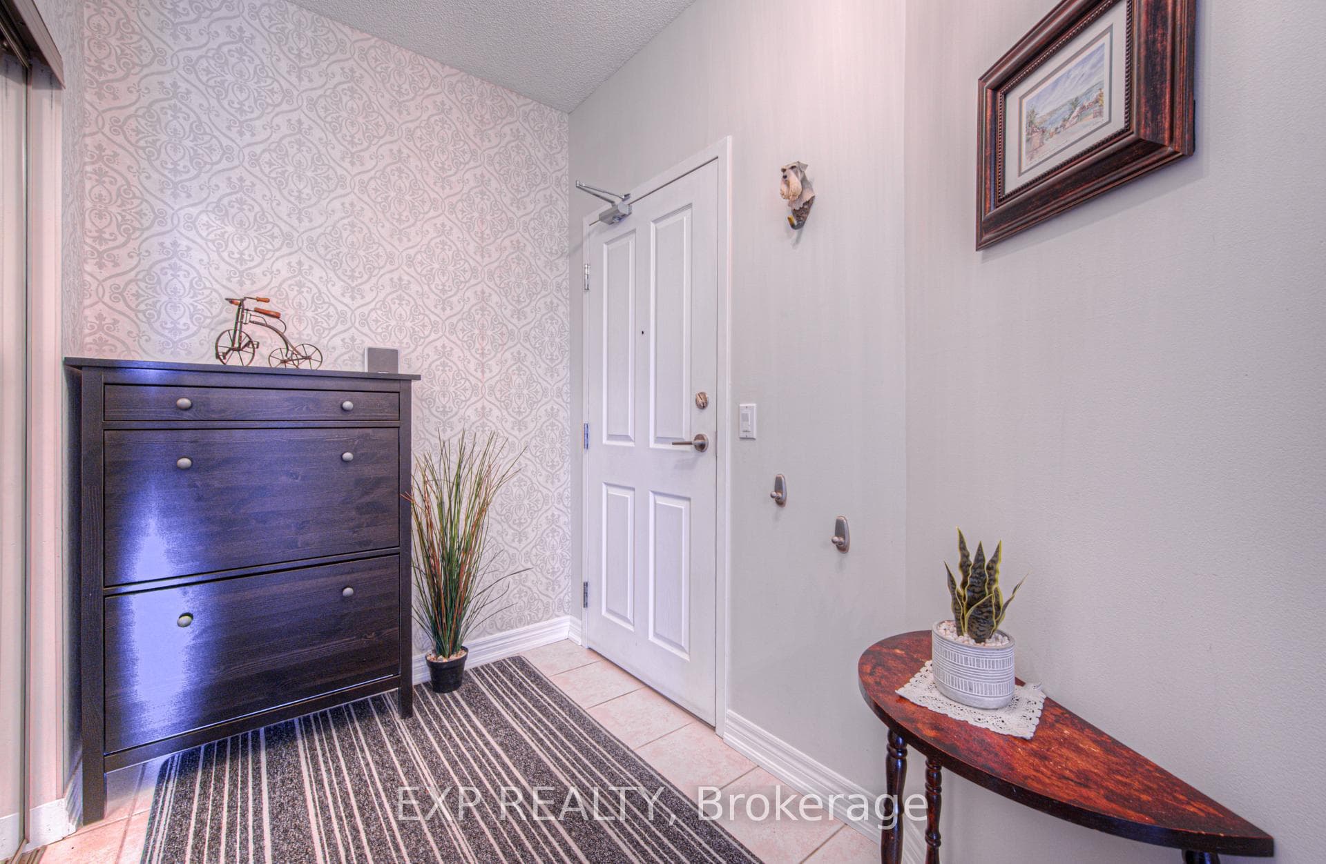 60 Wyndham Street Unit 901 photo 3