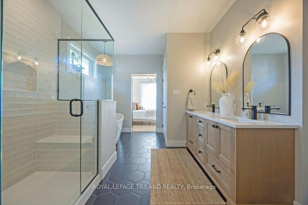294 Nancy Street photo 23