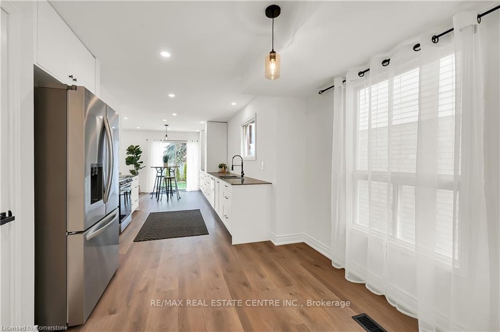 3608 Cherrington Crescent Unit Upper Level photo 9
