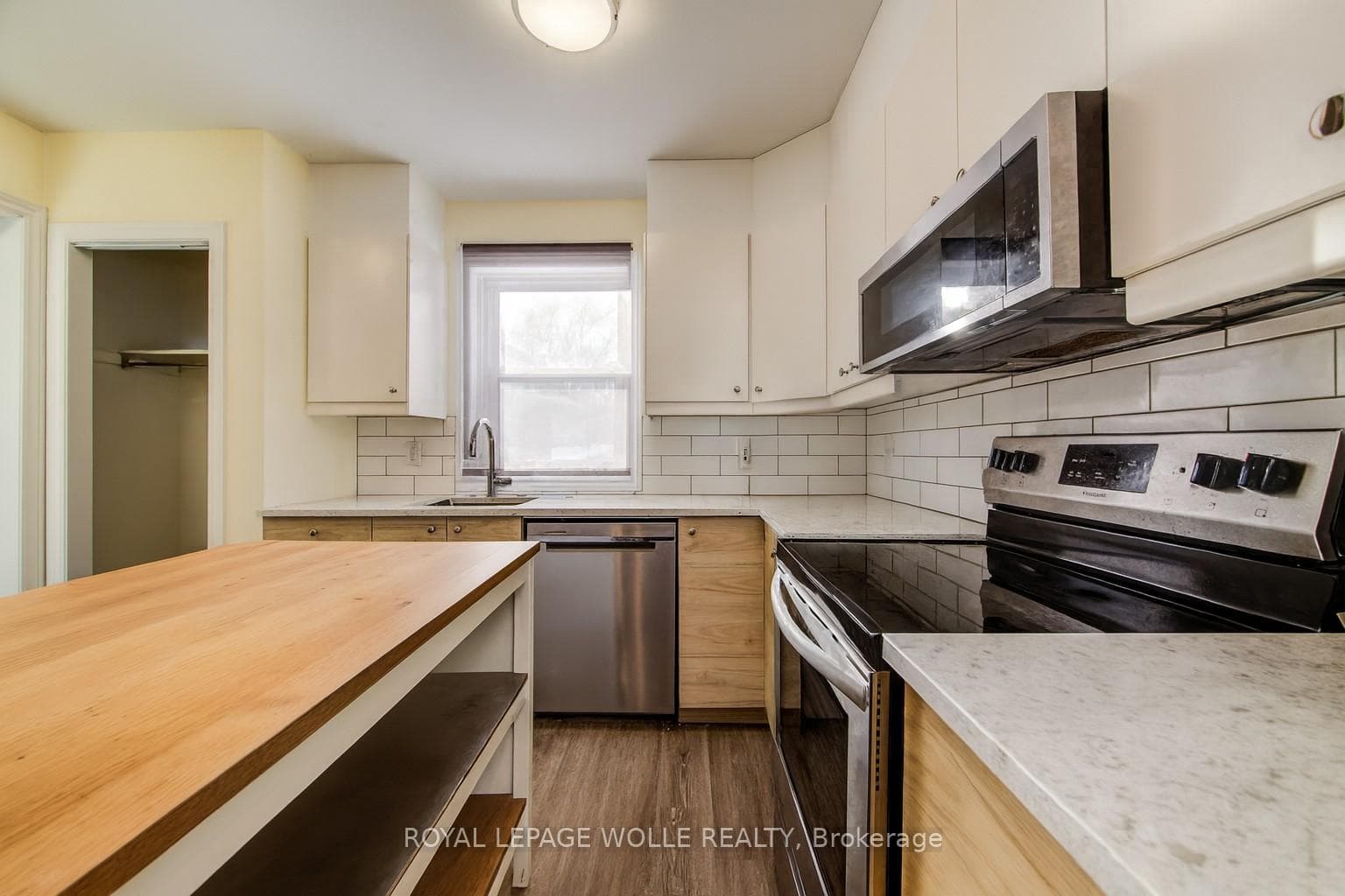 284 Westcourt Place photo 6