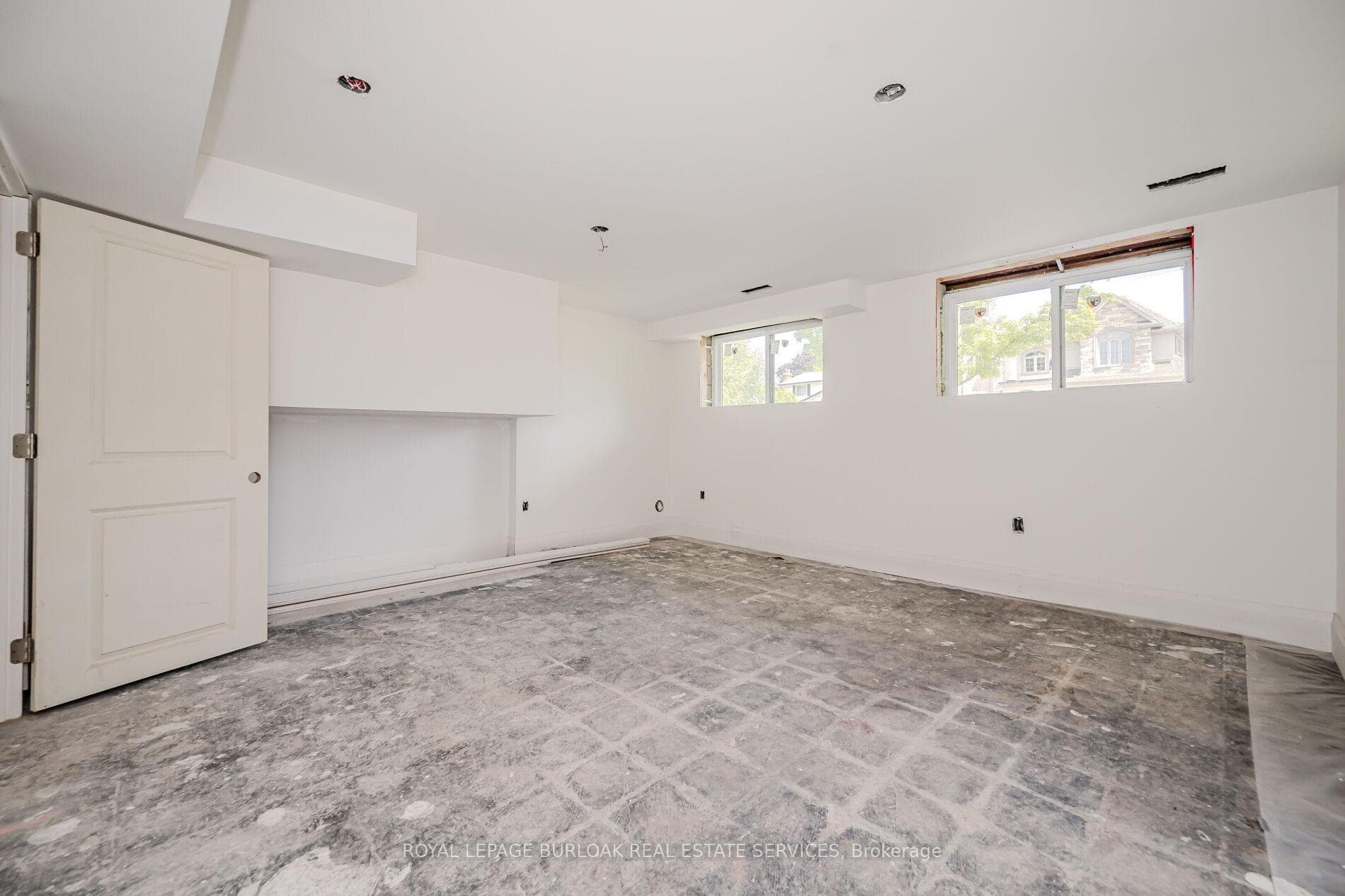 640 Dynes Road photo 31