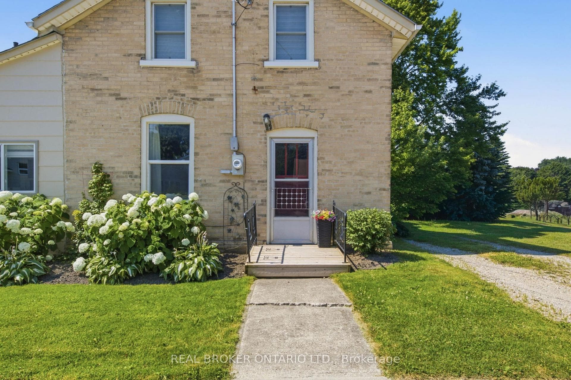 520 Elma Street photo 6