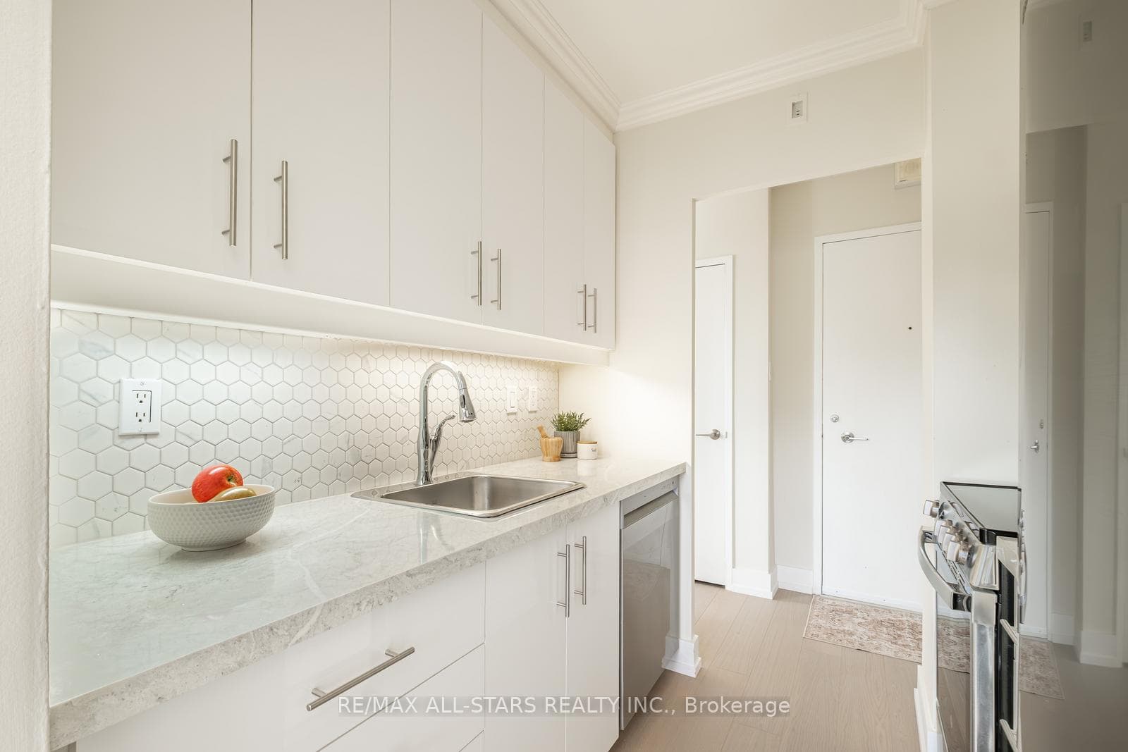 78 Warren Road Unit 501 photo 9