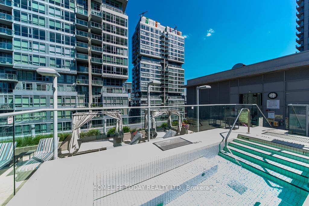 126 Simcoe Street Unit 806 photo 40