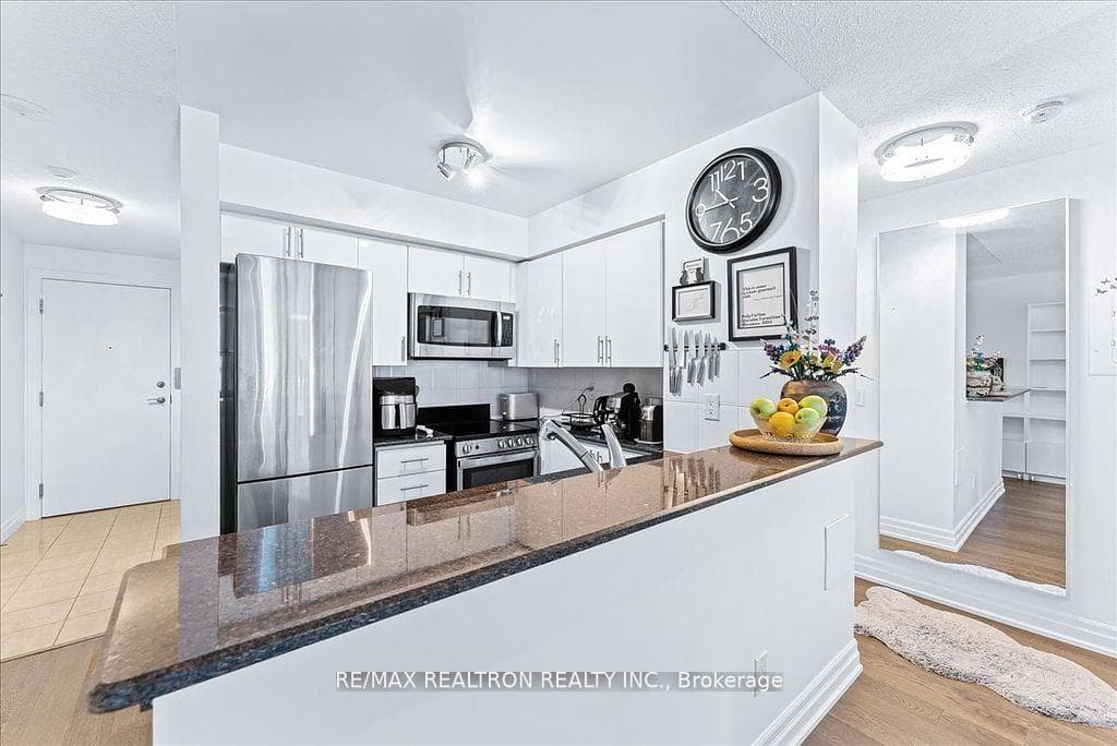 2119 Lake Shore Boulevard Unit 301 photo 17