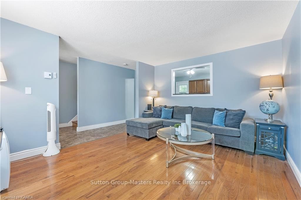 87 ROSEMUND Crescent photo 2