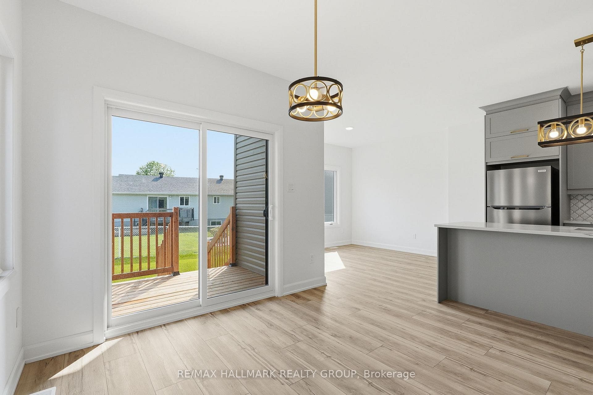 146 ELIZABETH Drive photo 23