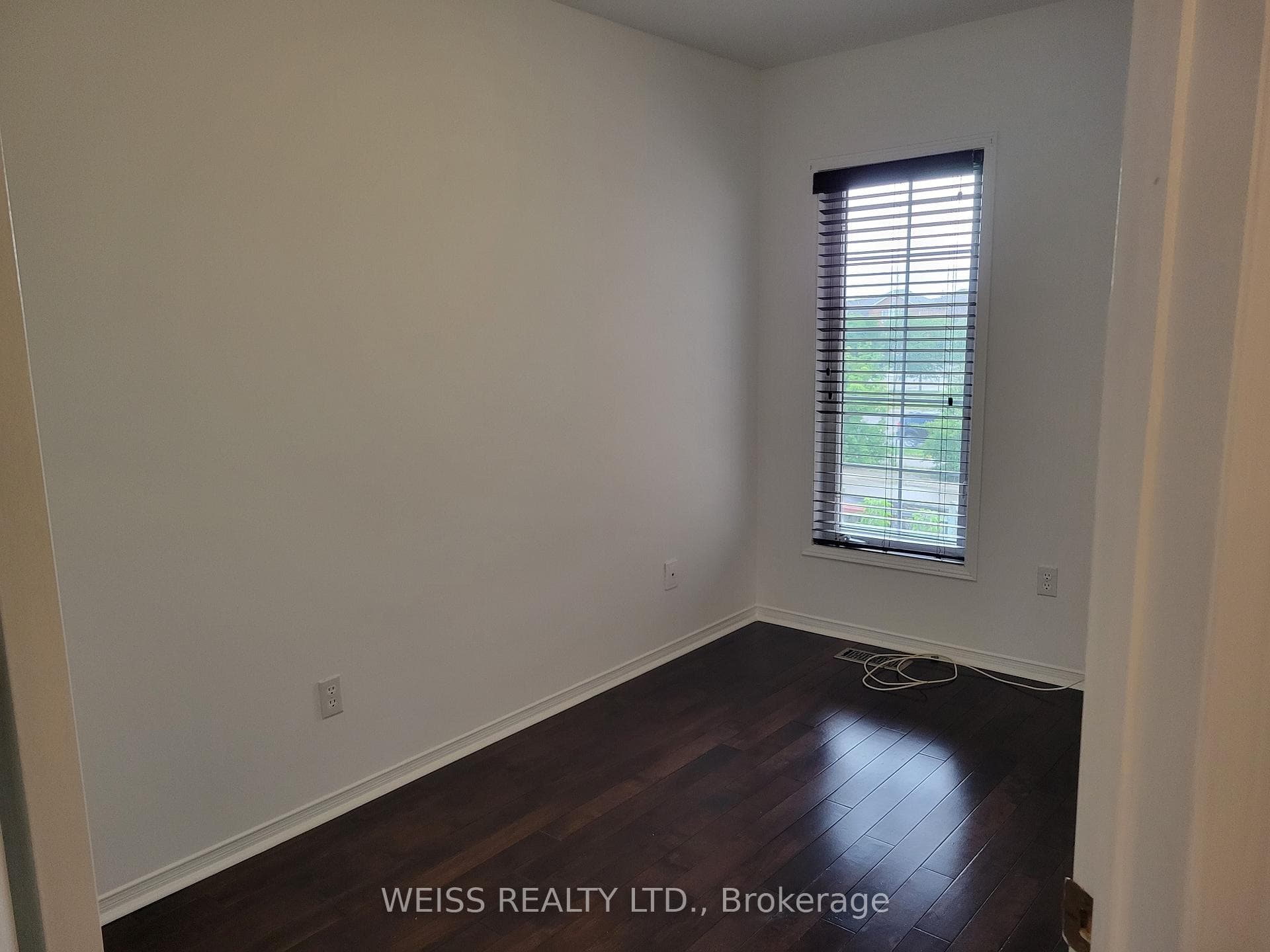 1068 Foxglove Place photo 10