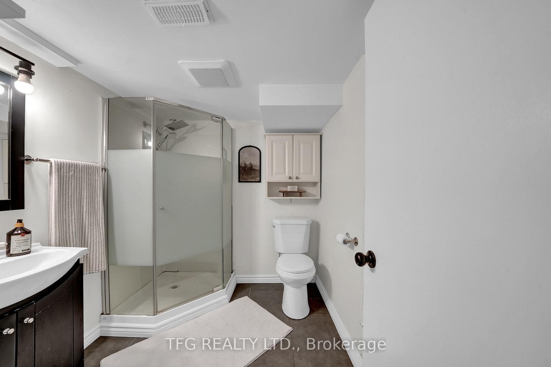 232 Clarke Street photo 28
