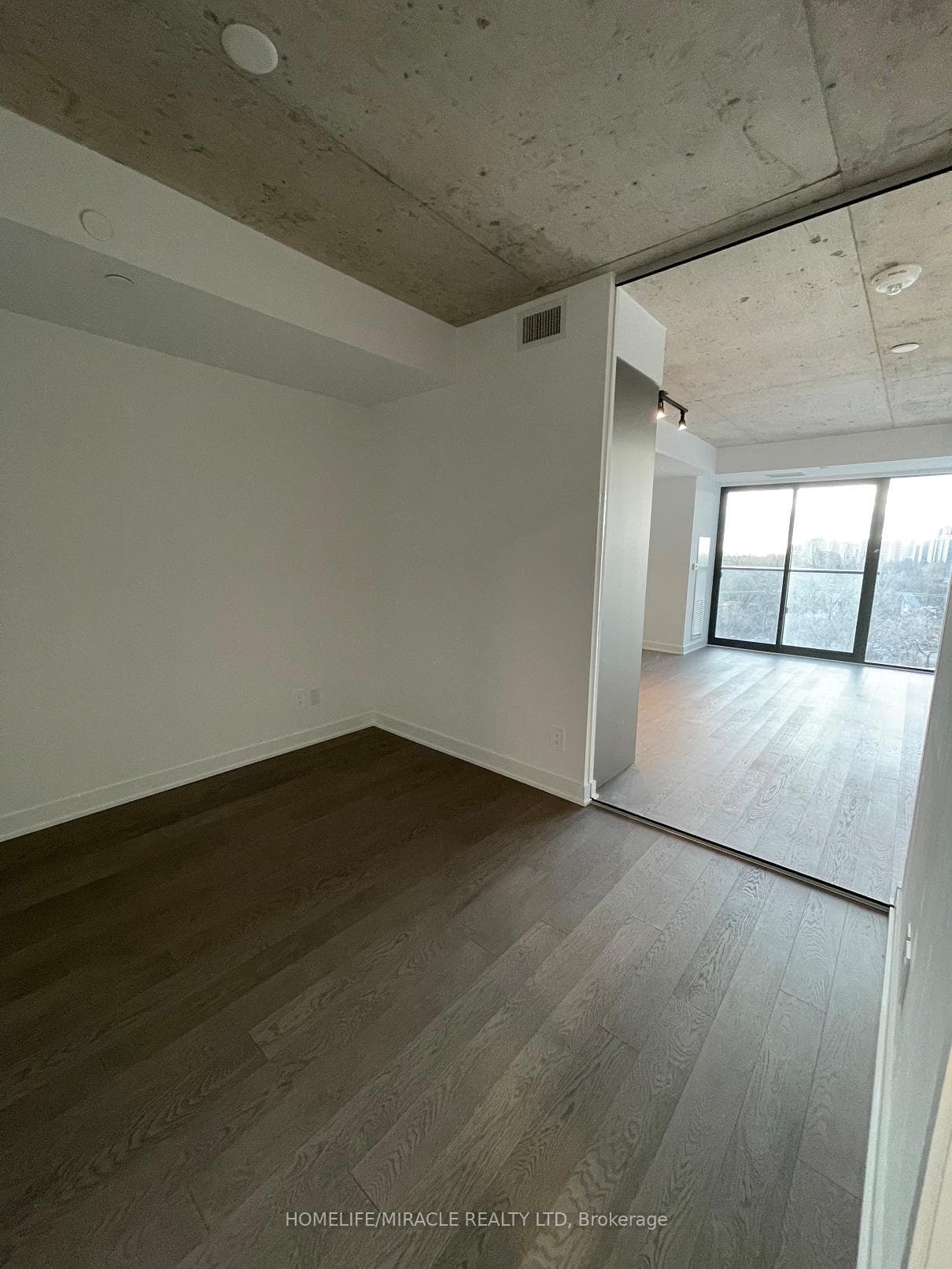 2720 Dundas Street Unit 502 photo 8