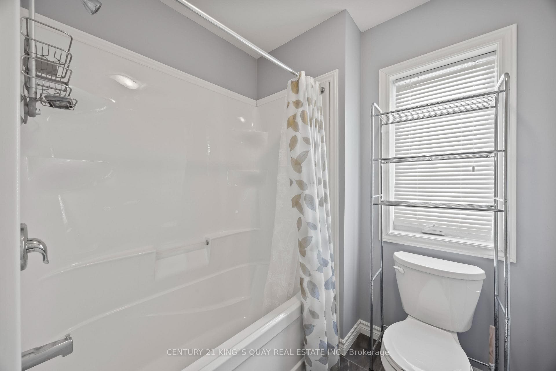 471 Sophia Crescent photo 33