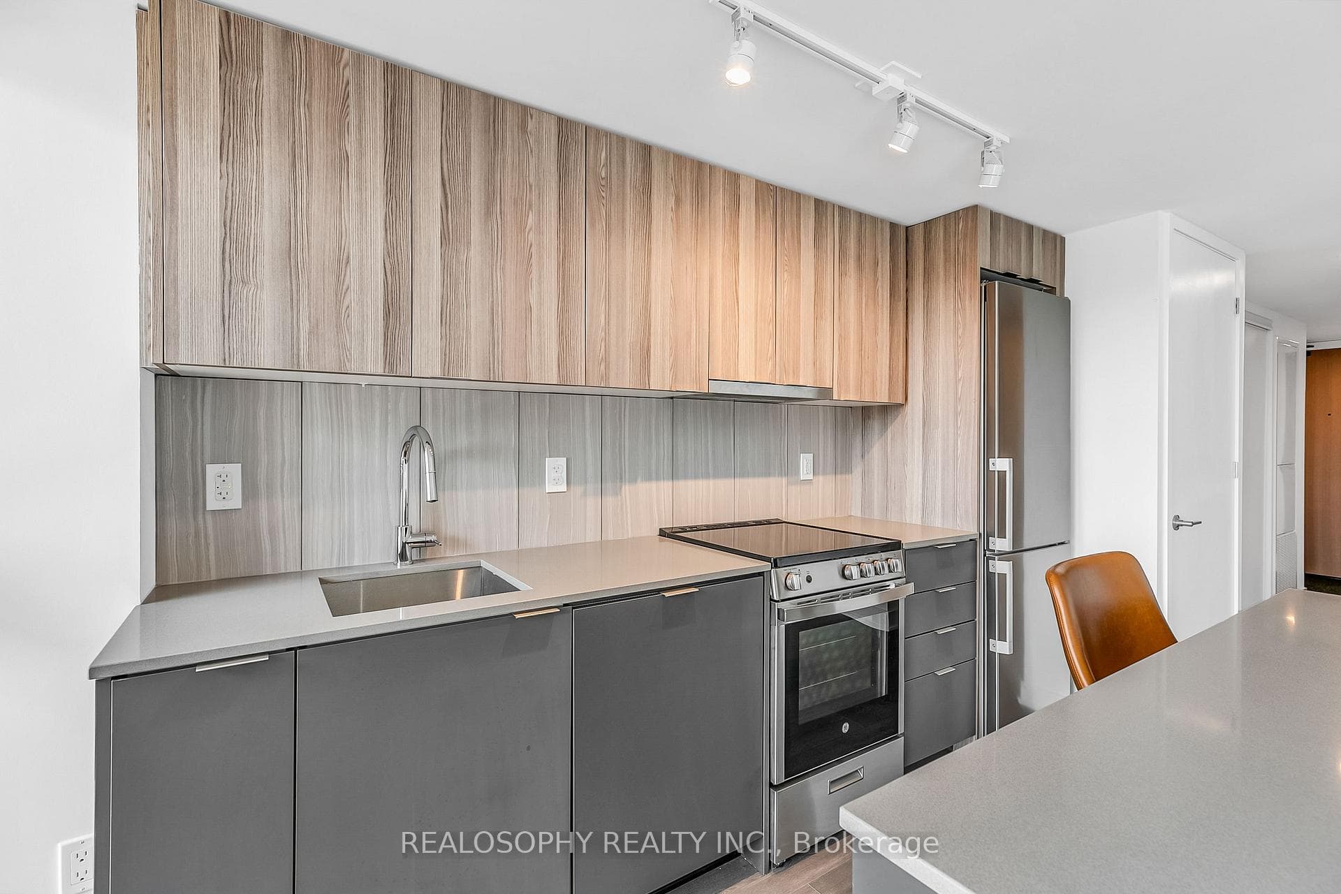 8 Tippett Road Unit 306 photo 6