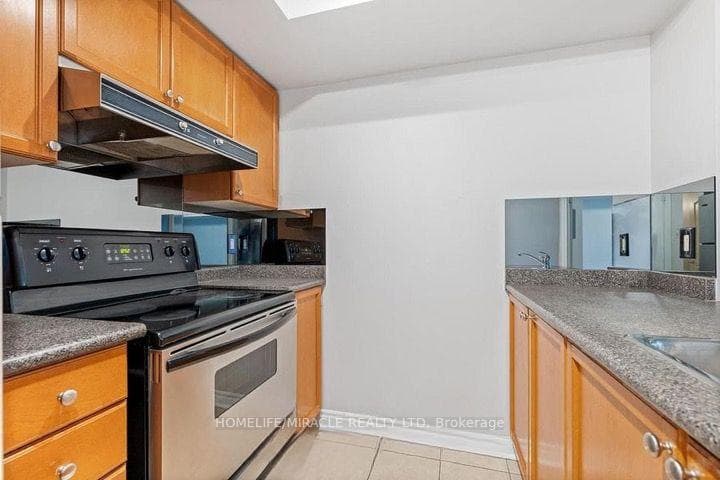33 Elm Drive Unit 1204 photo 14