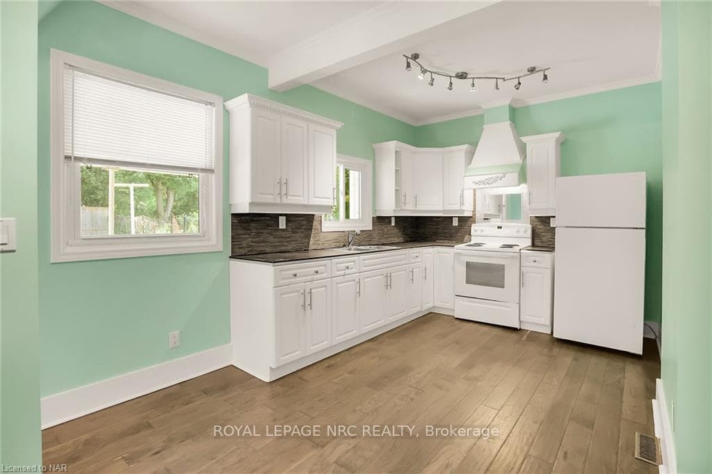 4830 ONTARIO Avenue photo 7