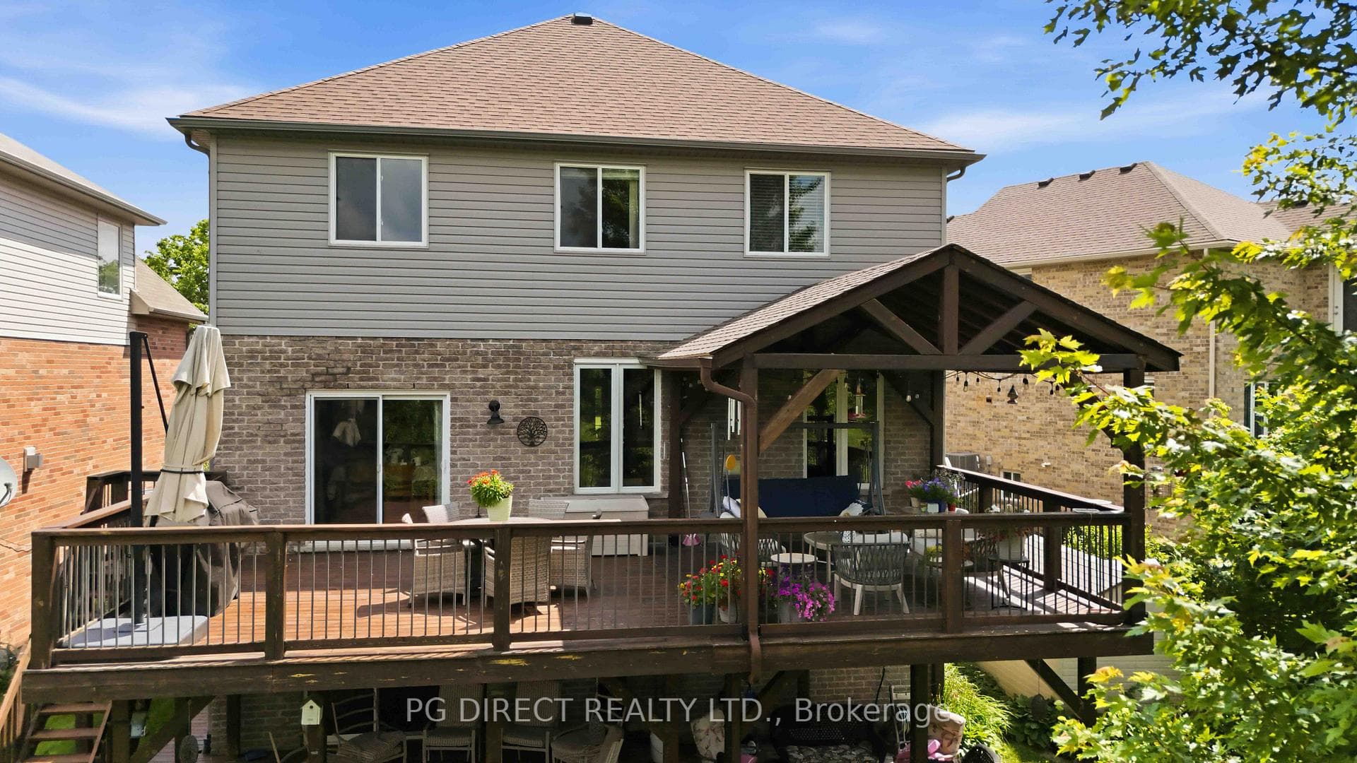1040 Hanson Crescent photo 30