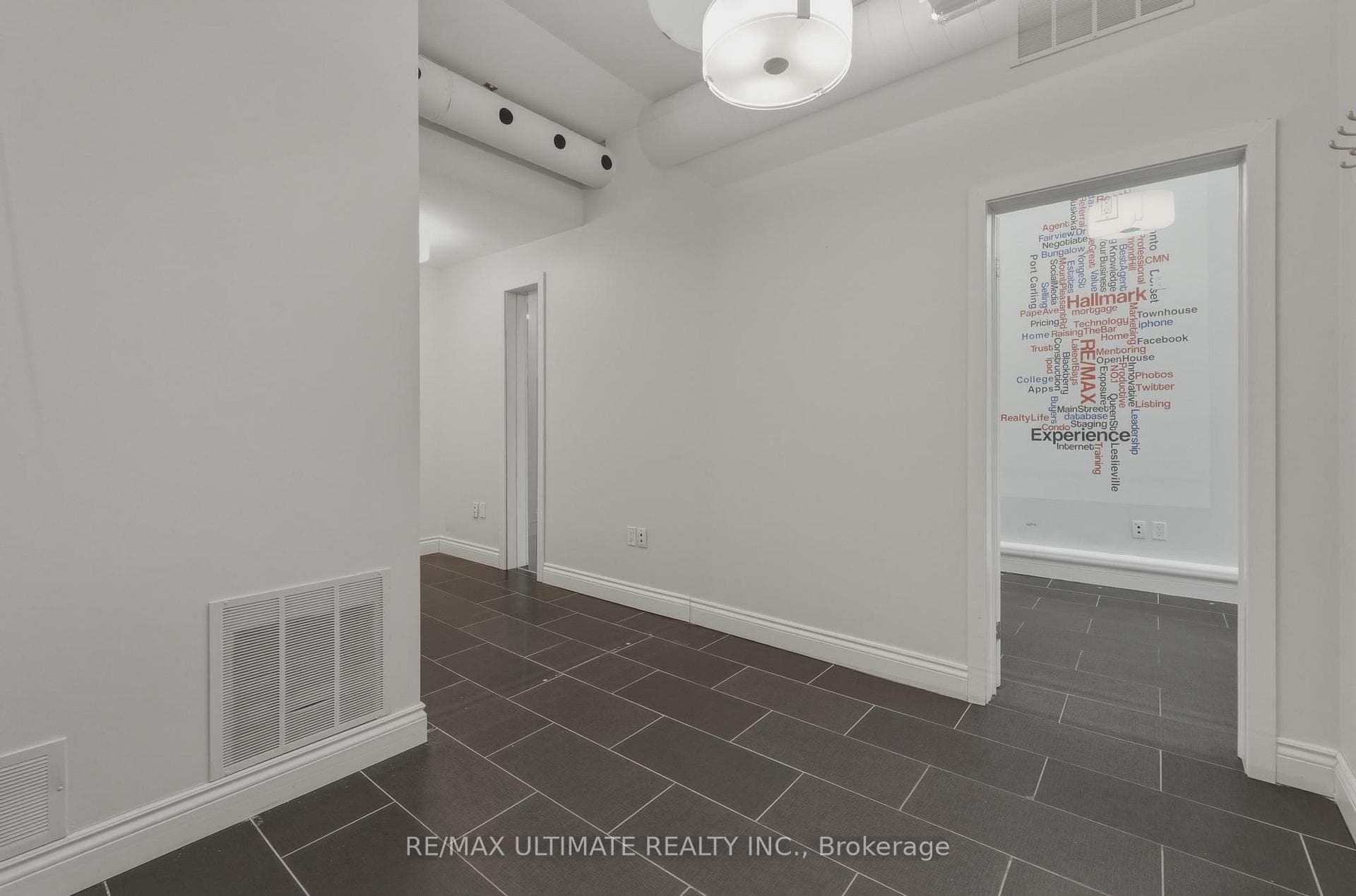 968 College Street photo 12