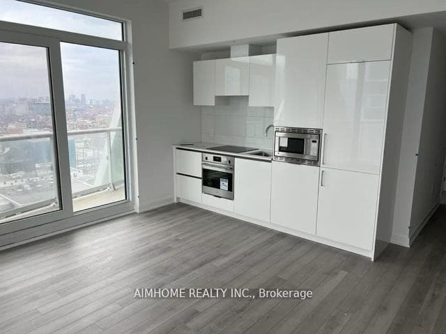 230 Simcoe Street Unit 2118 photo 3