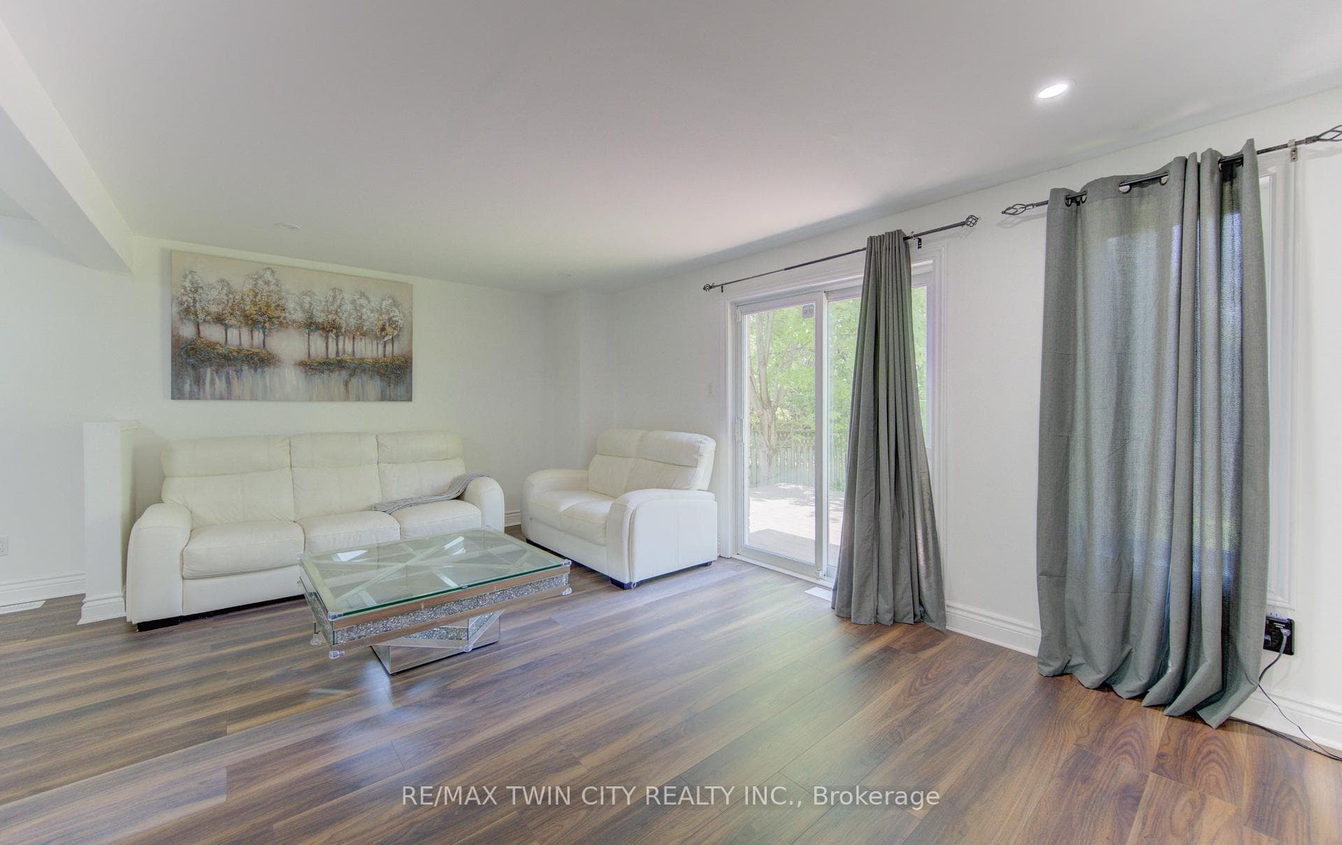 32 ENFIELD Drive photo 14