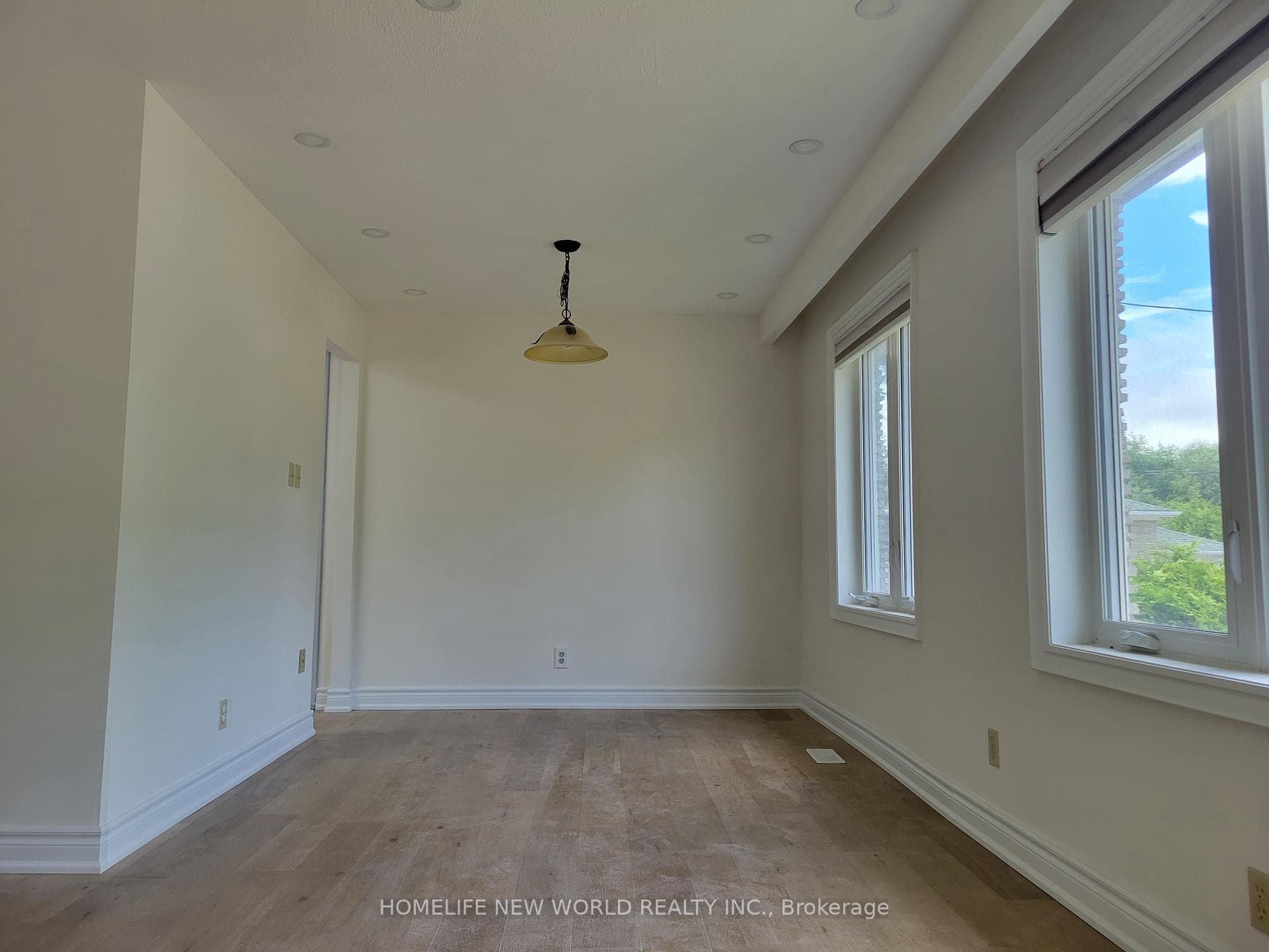 382 Allgood Street photo 4