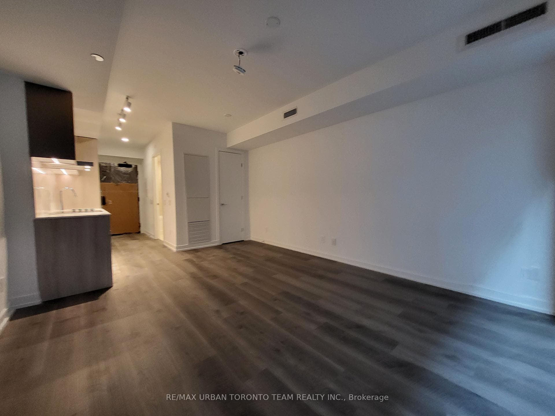 771 Yonge Street Unit 610 photo 5