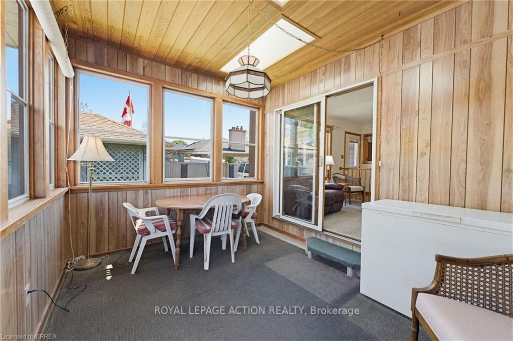 90 Henderson Avenue photo 33