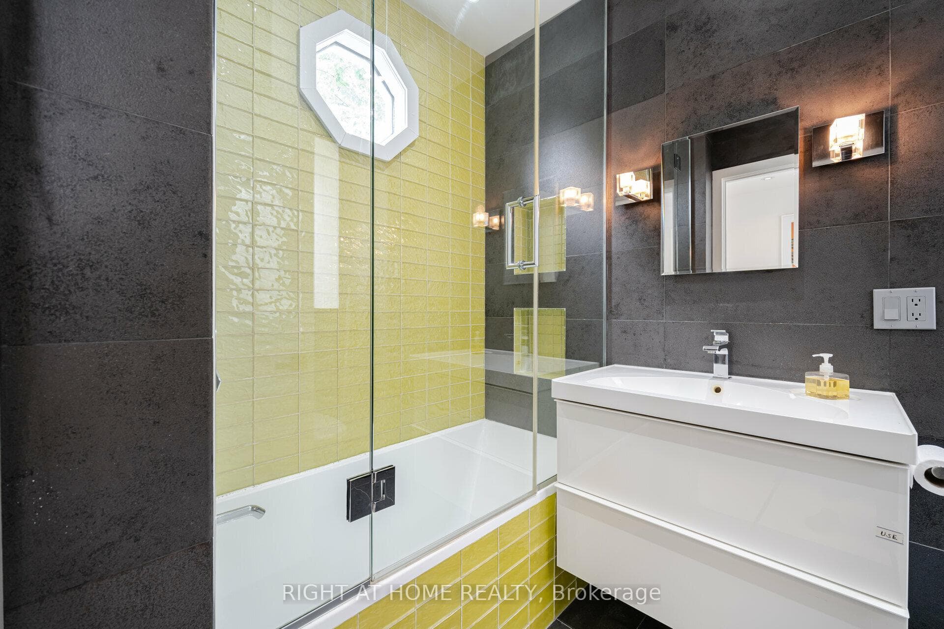 265 Berkeley Street photo 20